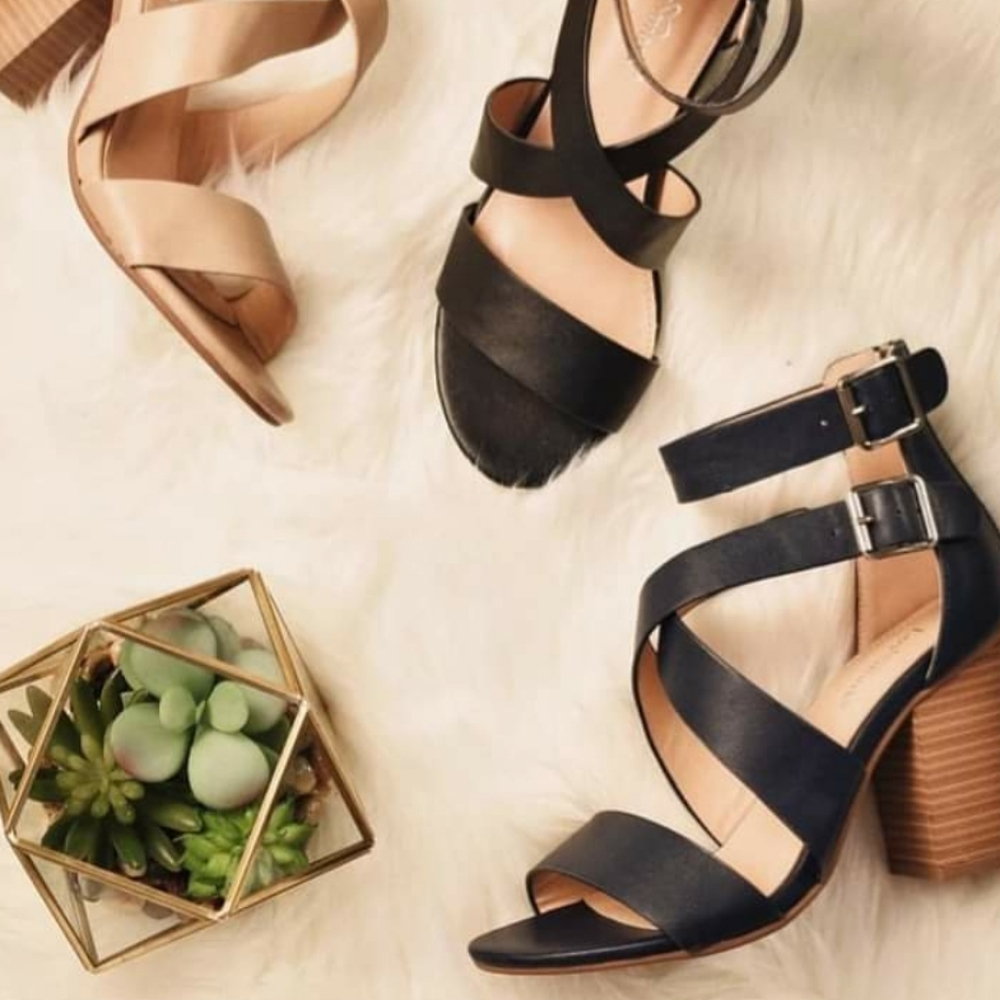 Sandal with short heel Black